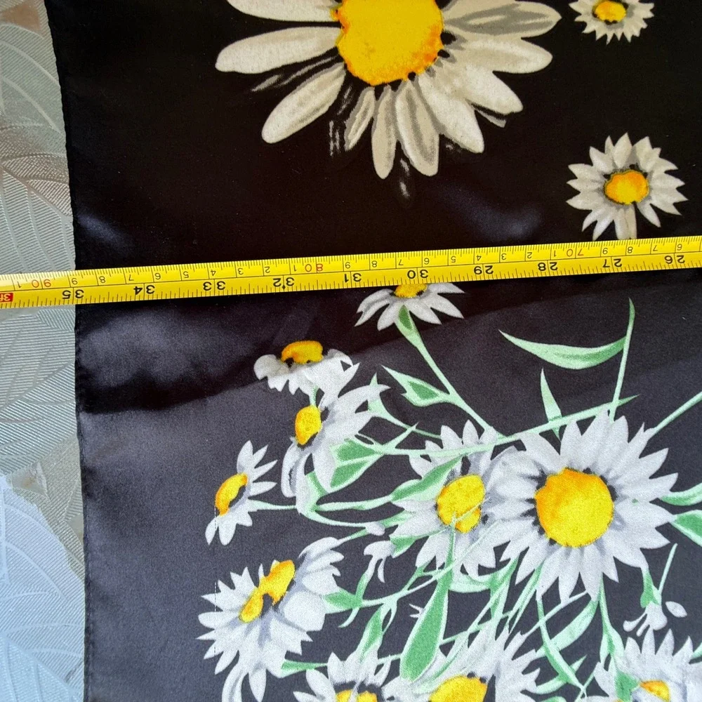 Vabovin Black Daisy Floral Silk Feeling Square Scarf Large 35x35